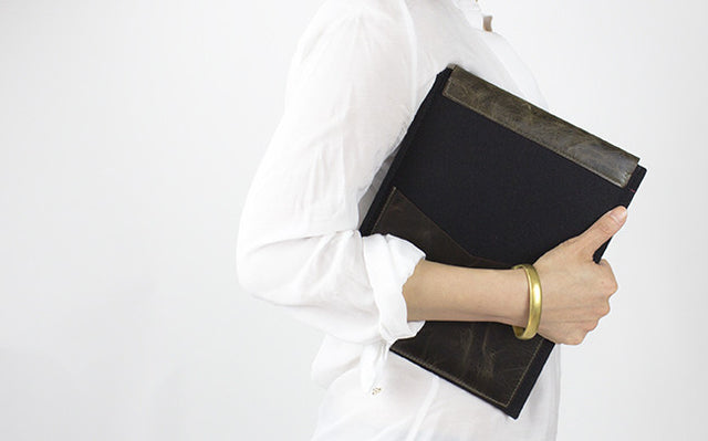 JUN | AGED LEATHER & WOOL-FELT SLEEVE